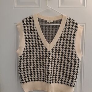 Entro Black and Cream Houndstooth V-Neck Sweater Vest